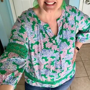 Crown and Ivy Hydrangea print top!!